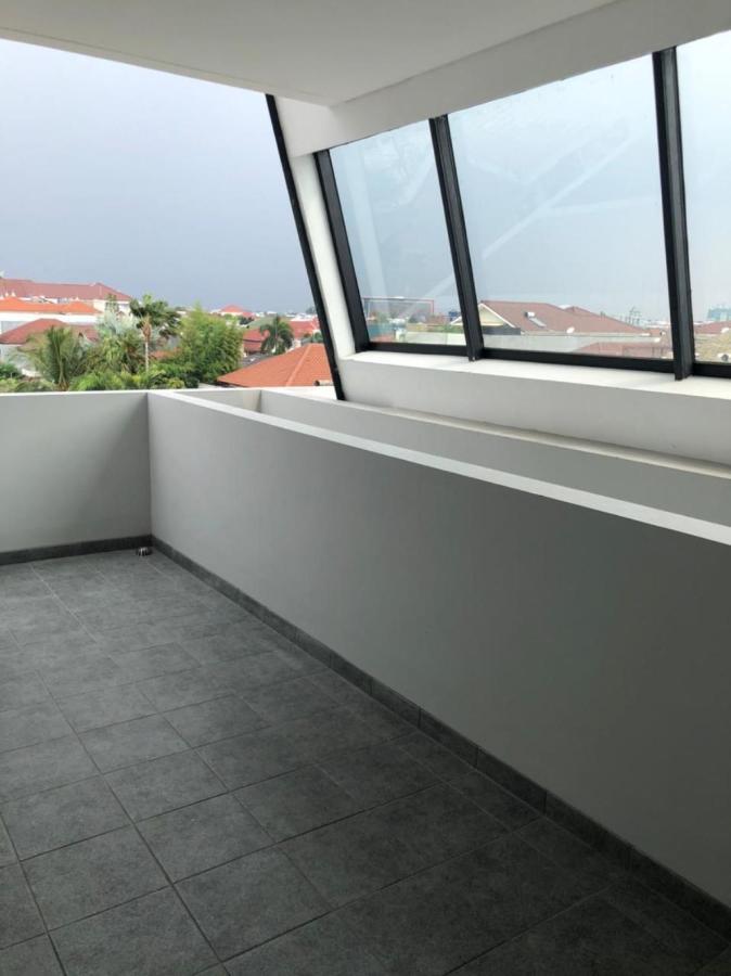 Cozy Puri Hotel Jakarta Bagian luar foto